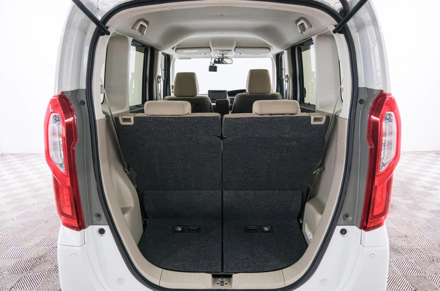 Honda N-BOX 21 из 21