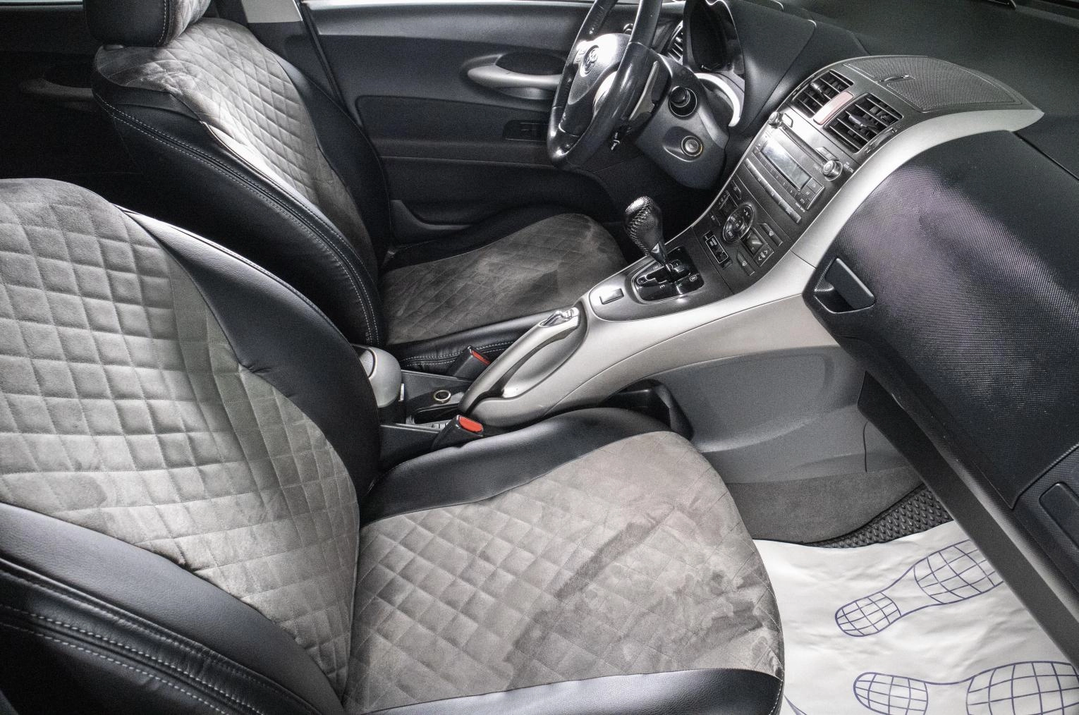 Toyota Auris 9 из 17