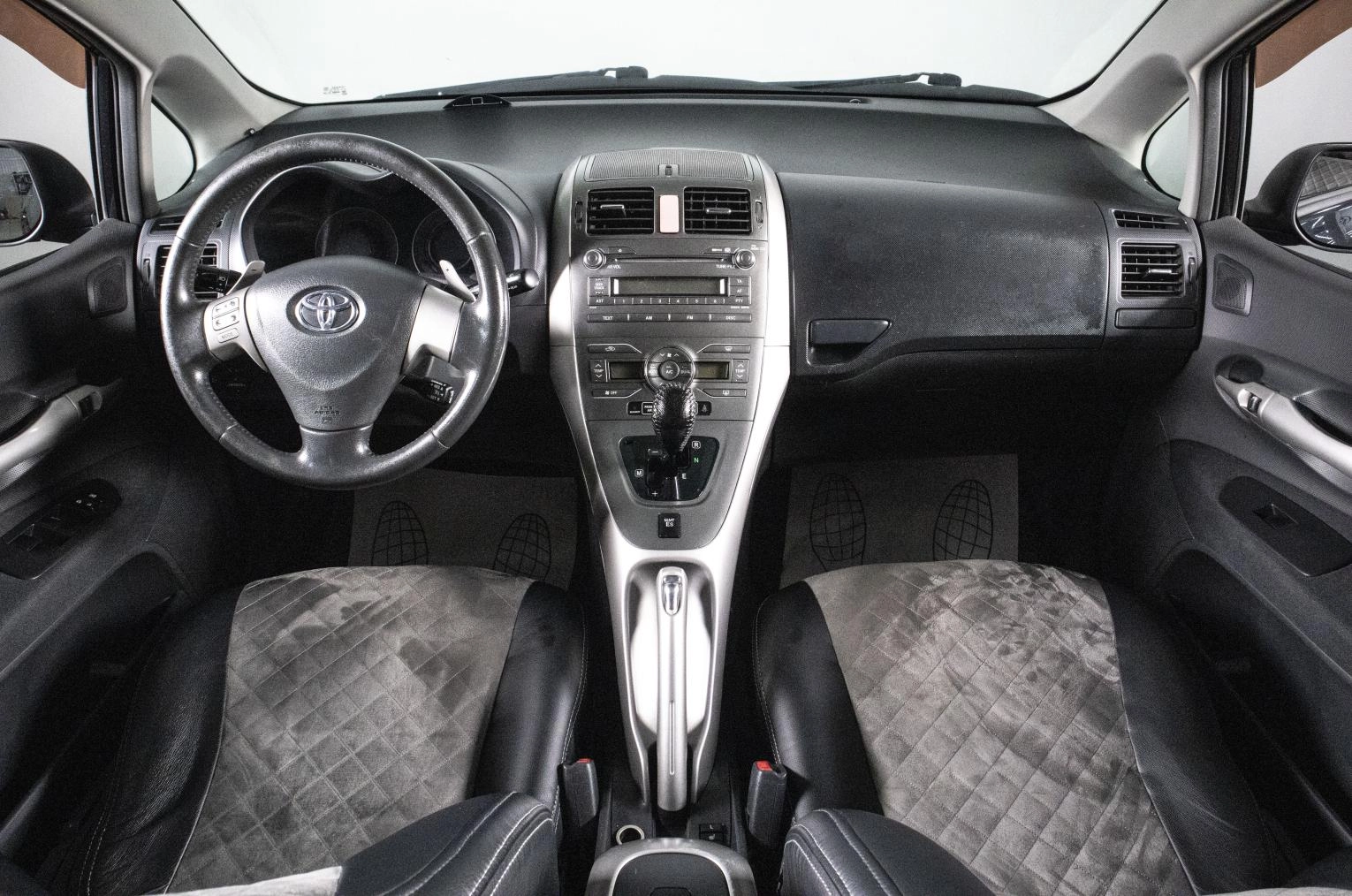 Toyota Auris 12 из 17