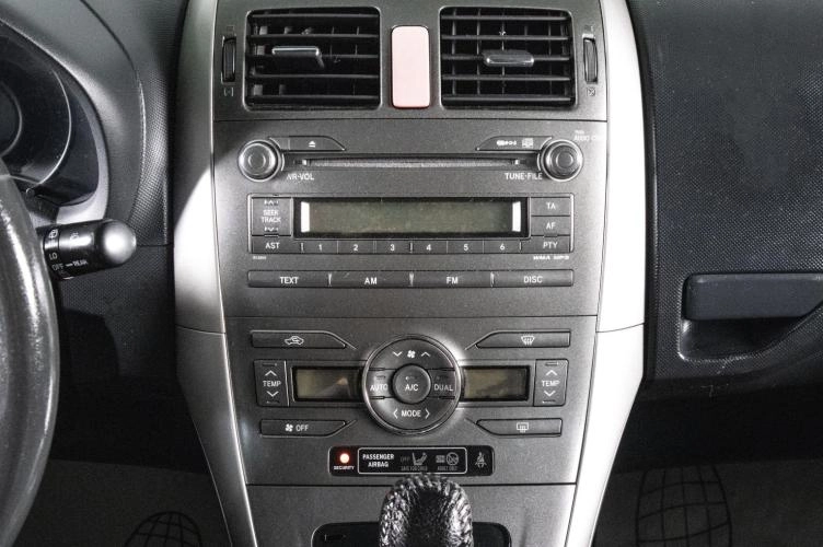 Toyota Auris 13 из 17