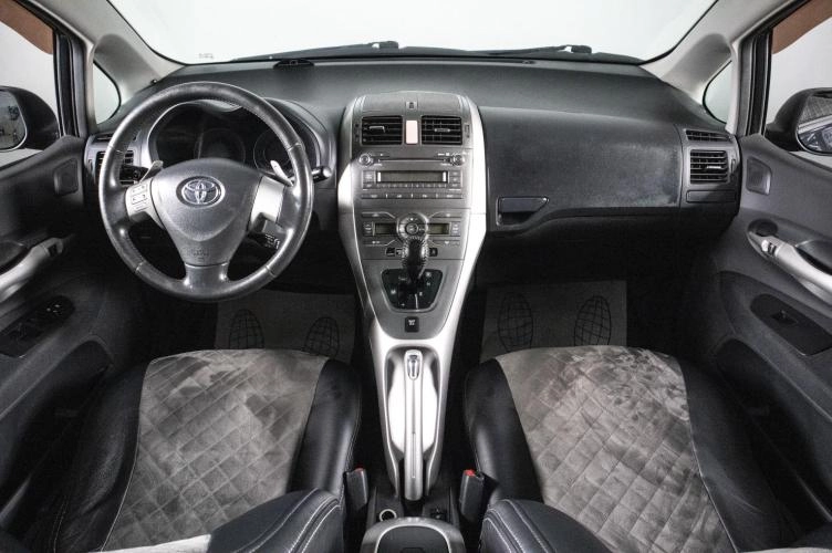 Toyota Auris 12 из 17