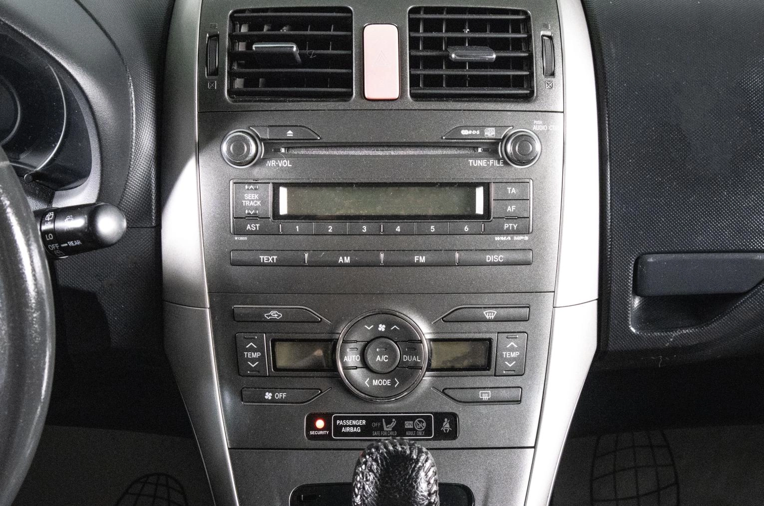 Toyota Auris 13 из 17