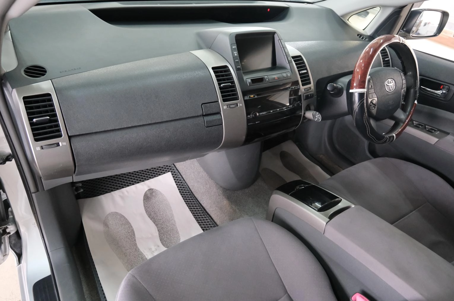 Toyota Prius 19 из 23