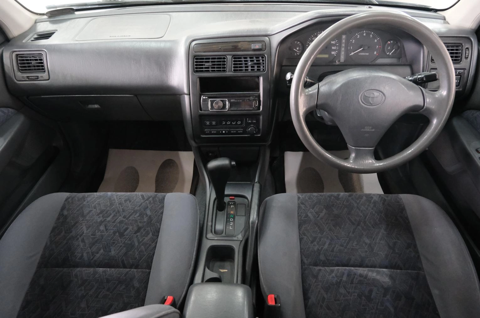 Toyota Carina 13 из 21