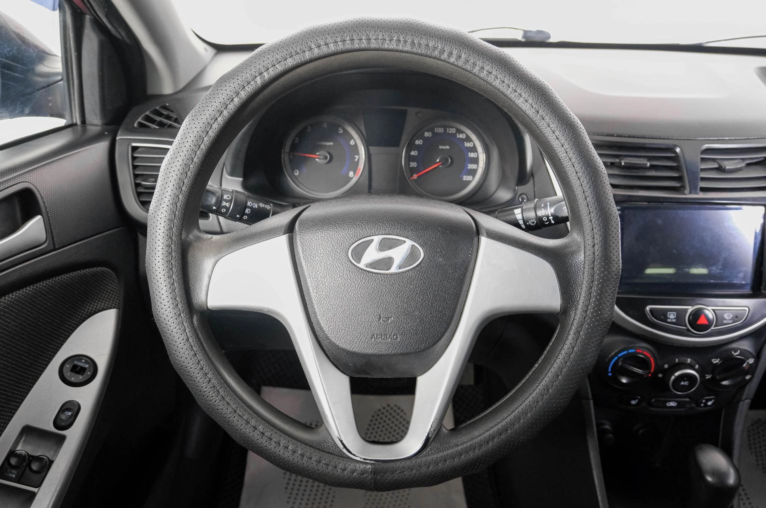 Hyundai Solaris 15 из 20