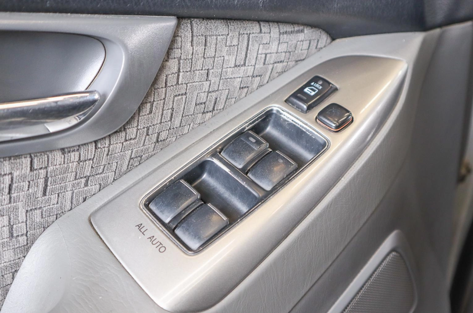 Toyota Land Cruiser Prado 7 из 16