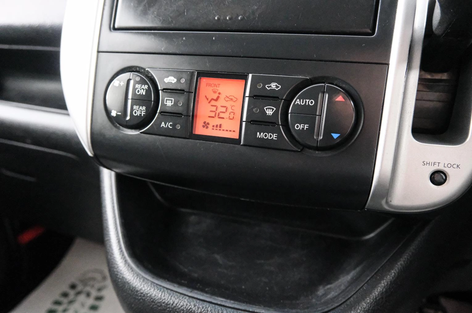 Nissan Serena 17 из 23