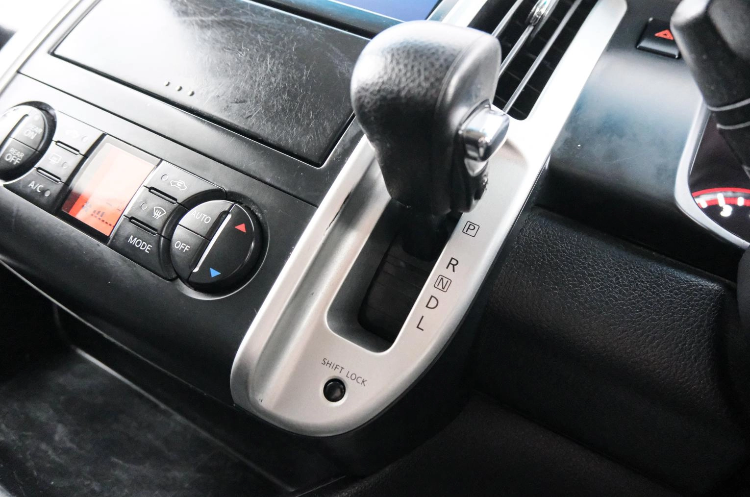 Nissan Serena 16 из 23