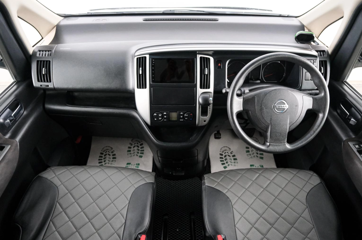 Nissan Serena 10 из 23