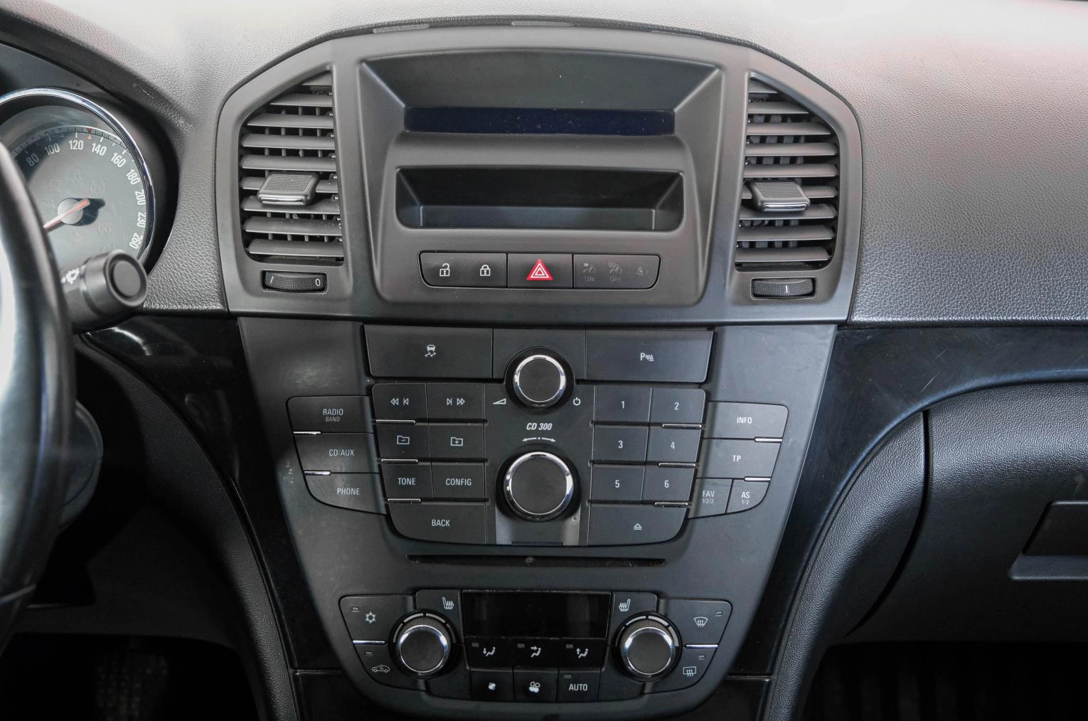 Opel Insignia 18 из 25