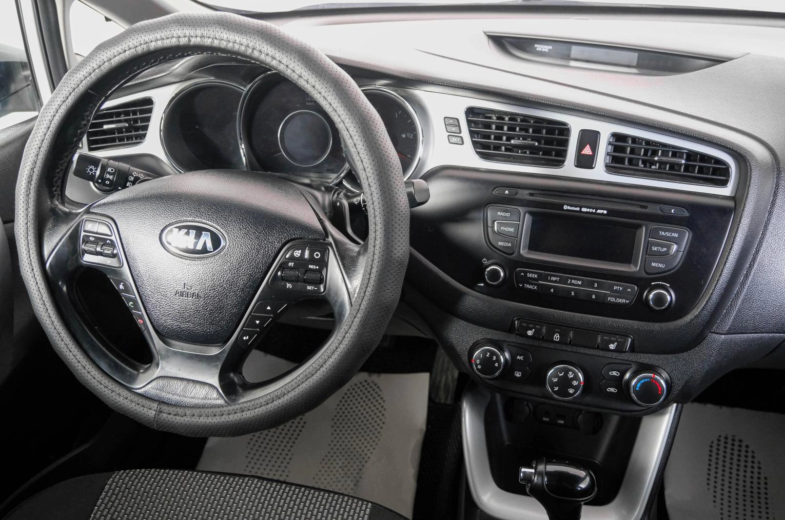 KIA cee'd 12 из 24