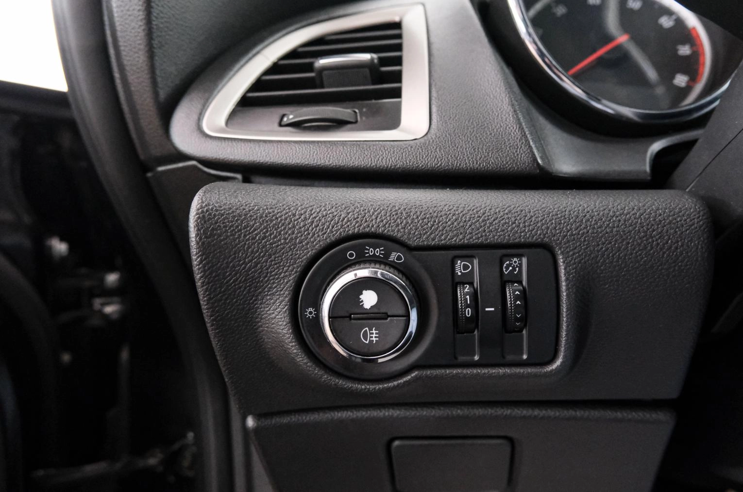 Opel Astra 17 из 21