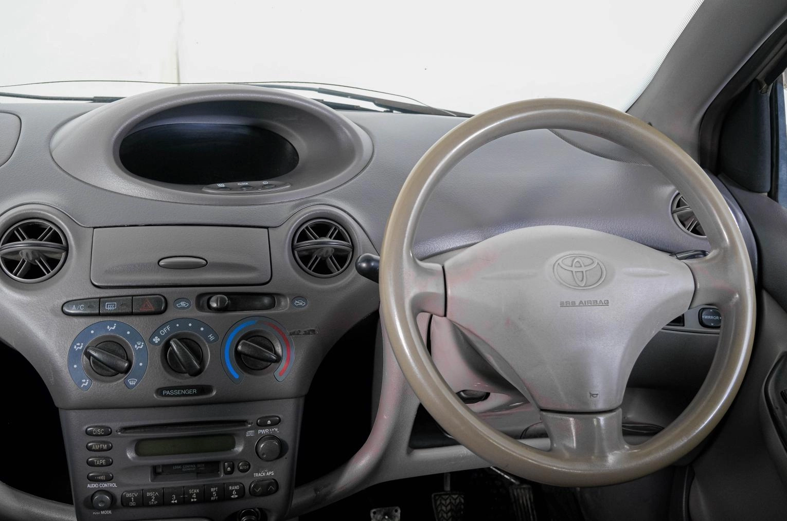 Toyota Platz 14 из 19