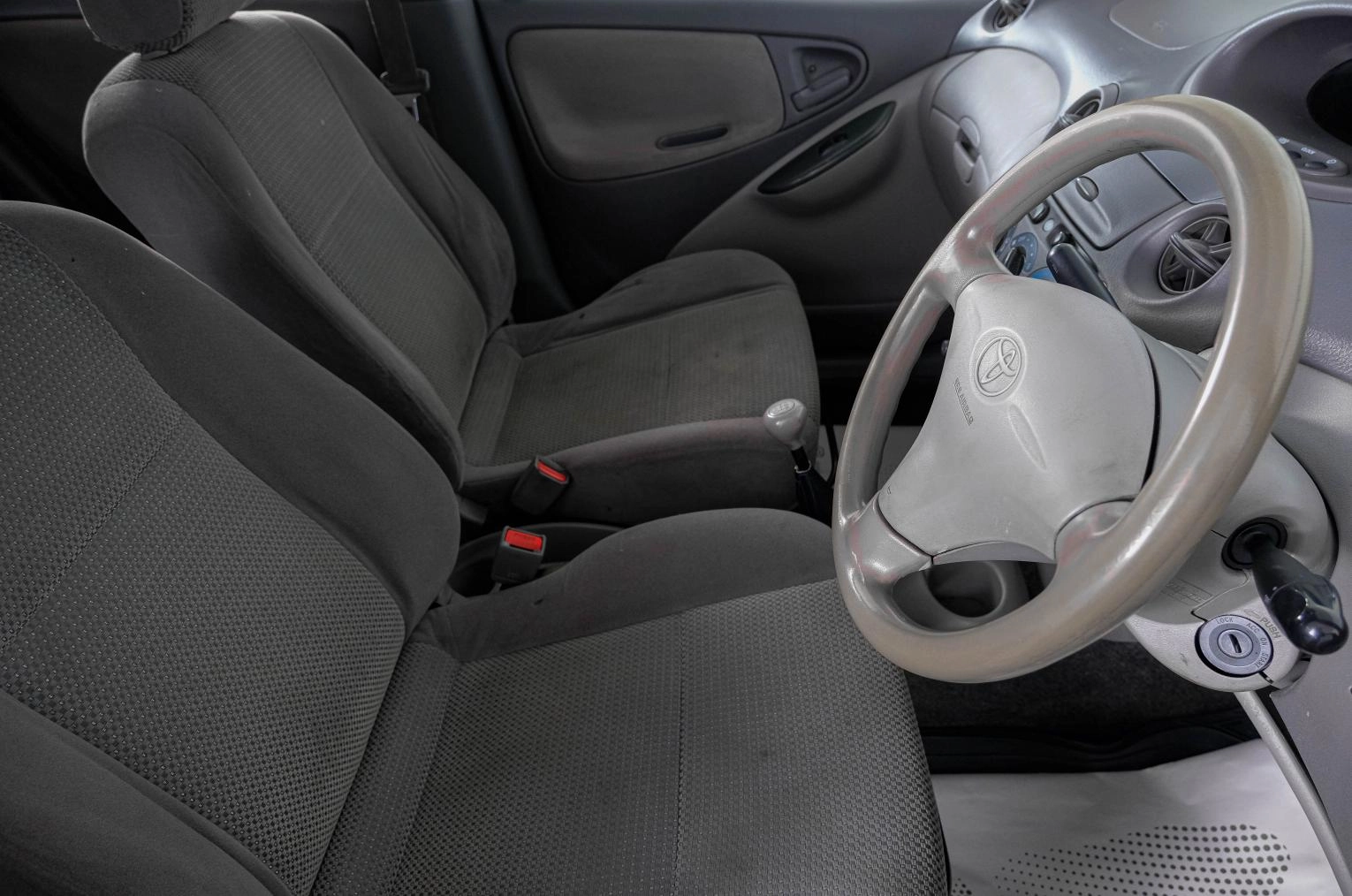 Toyota Platz 11 из 19