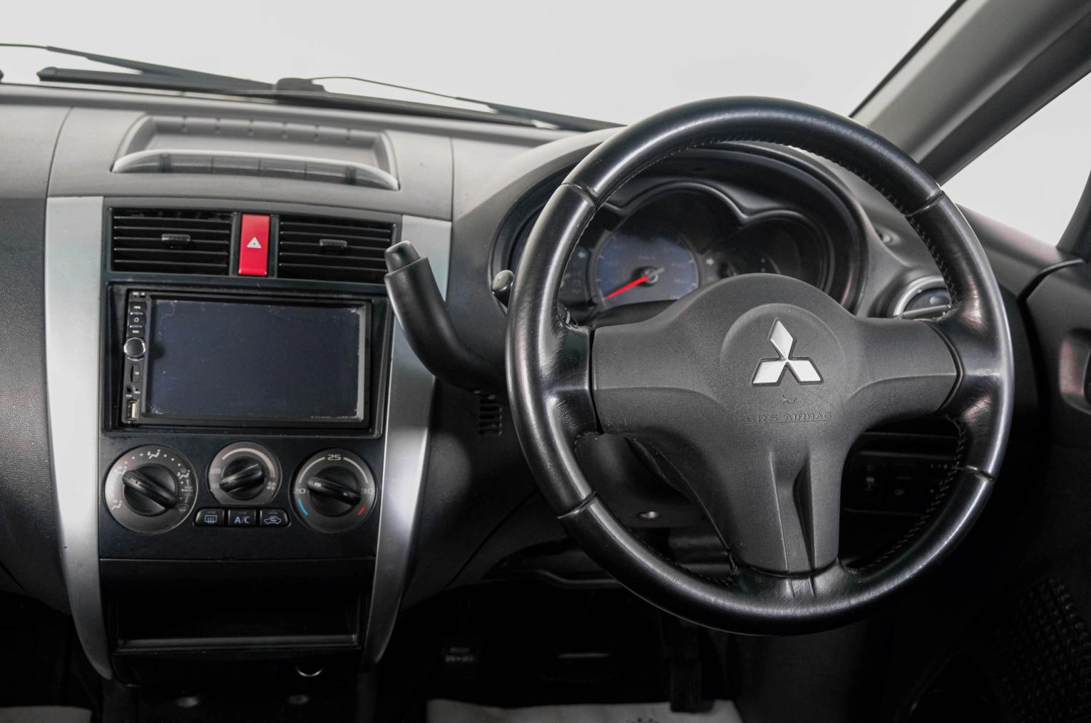 Mitsubishi Colt 14 из 19