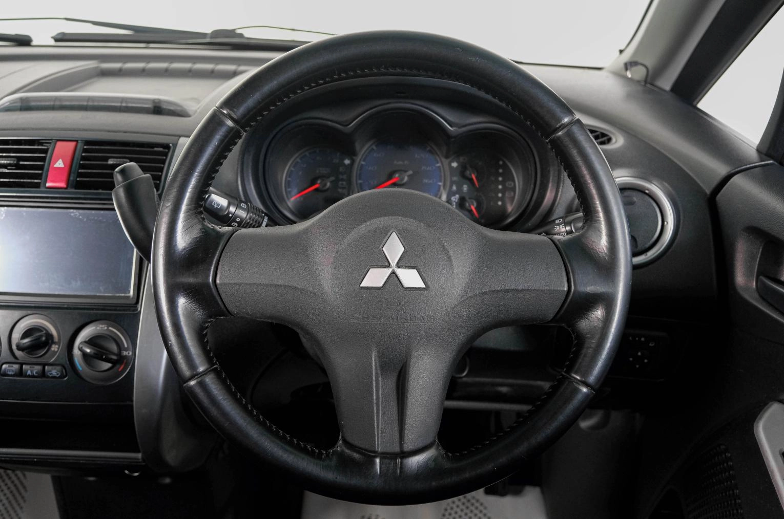 Mitsubishi Colt 15 из 19