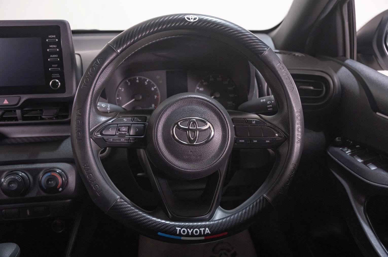 Toyota Yaris 13 из 23