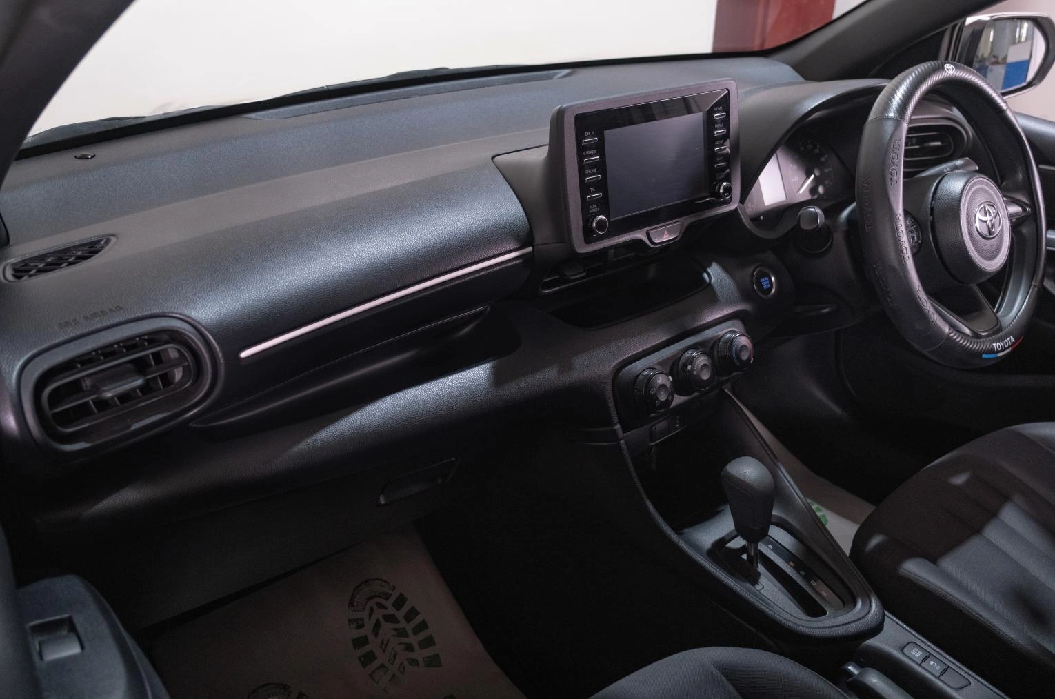 Toyota Yaris 11 из 23