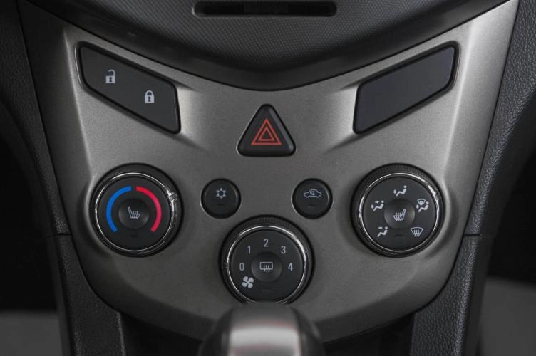 Chevrolet Aveo 19 из 22