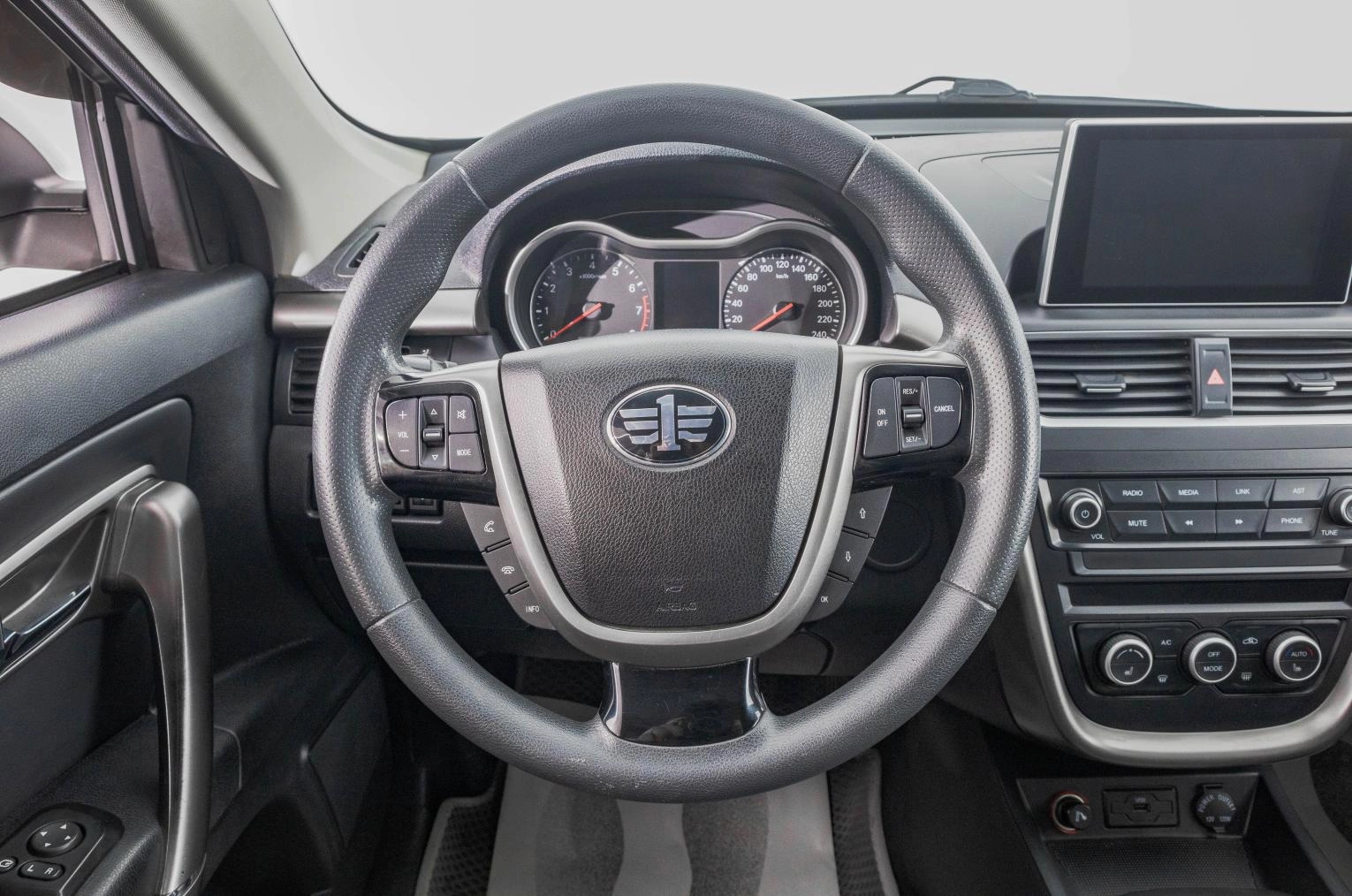 FAW Besturn X80 15 из 29