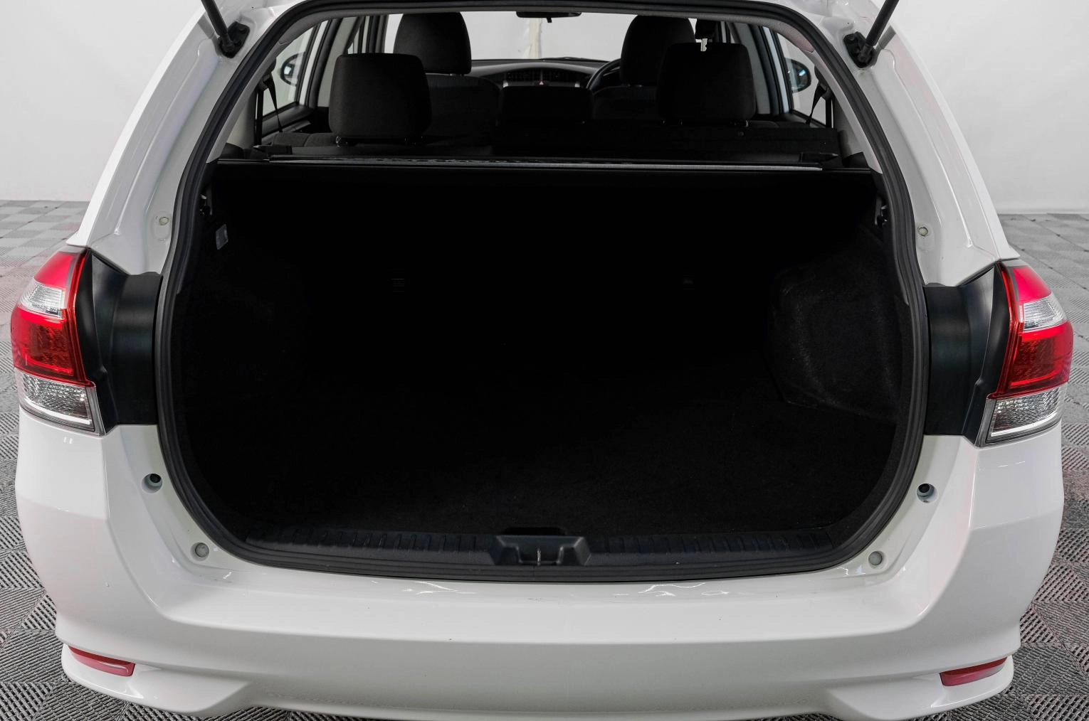 Toyota Corolla Fielder 7 из 21