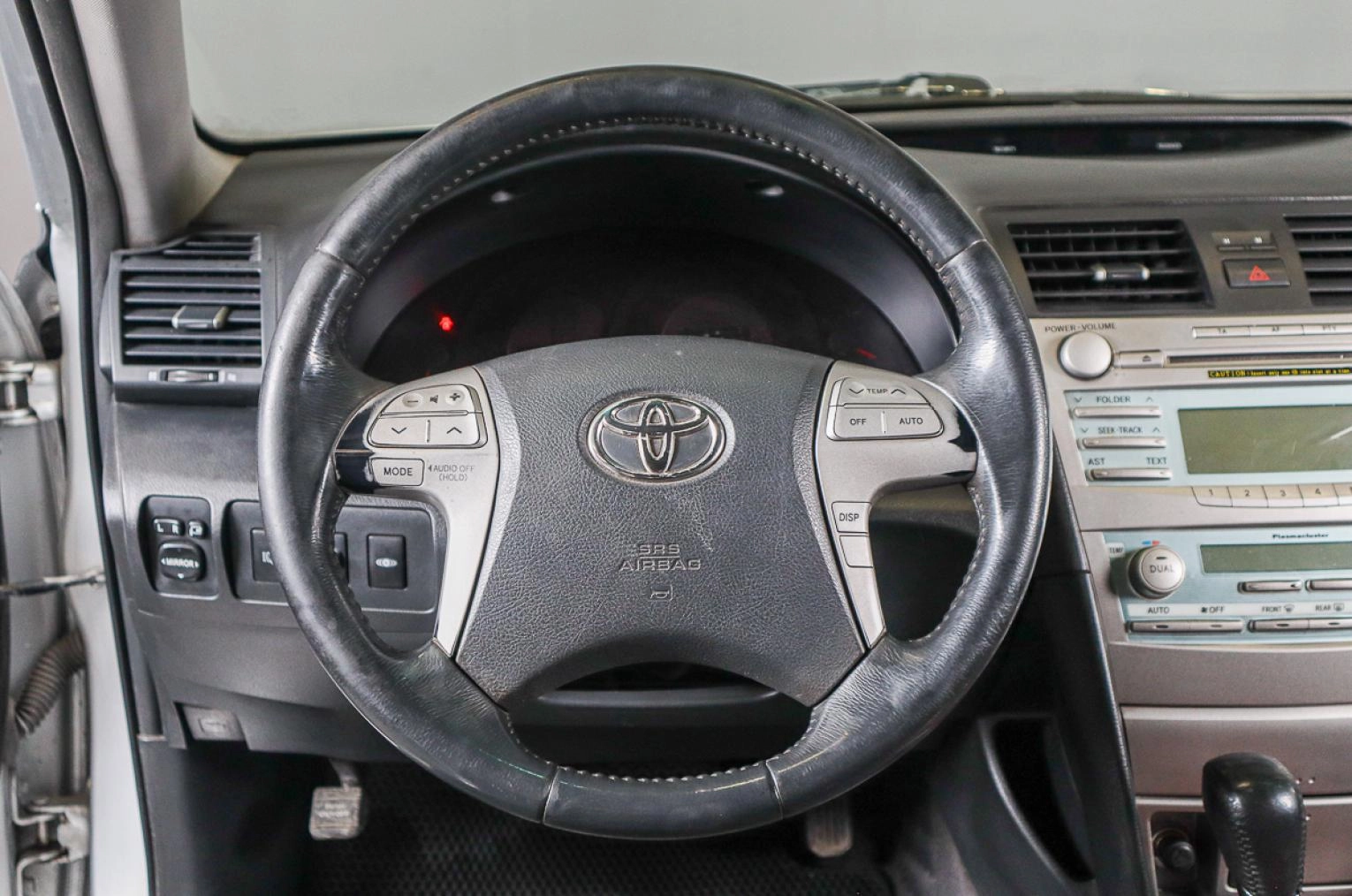Toyota Camry 13 из 17