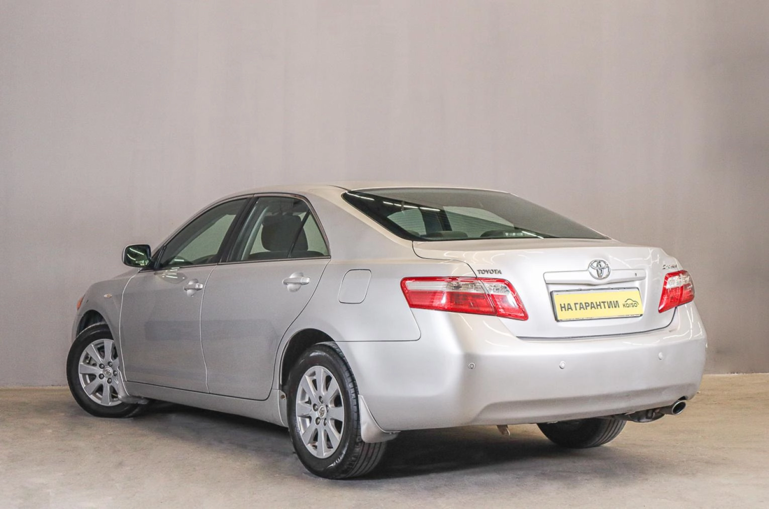 Toyota Camry 4 из 17