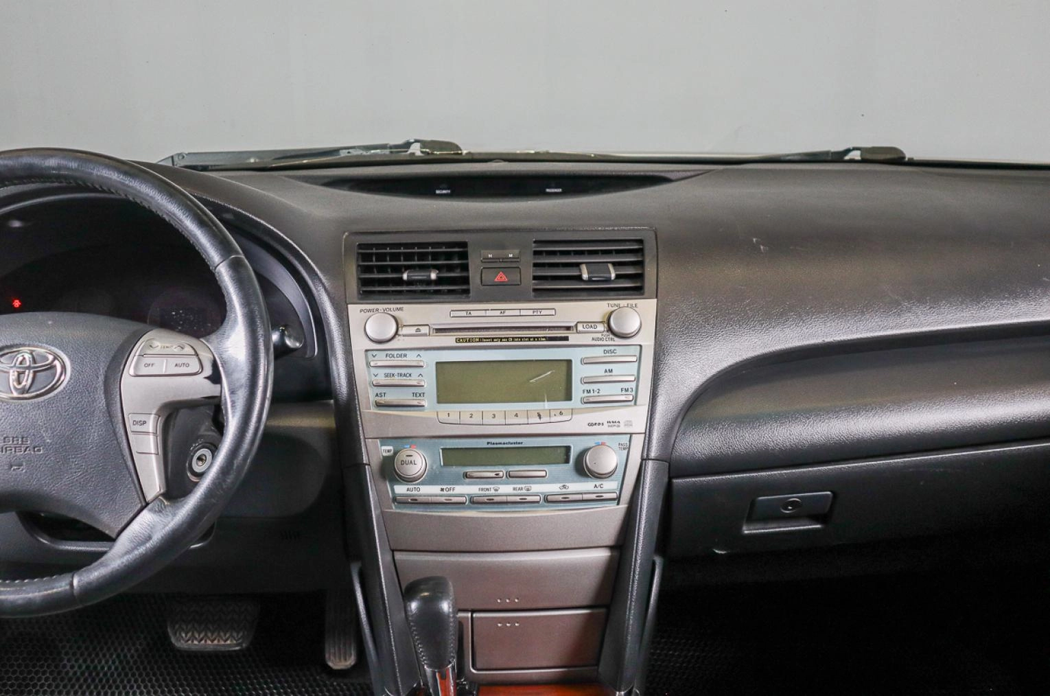 Toyota Camry 14 из 17