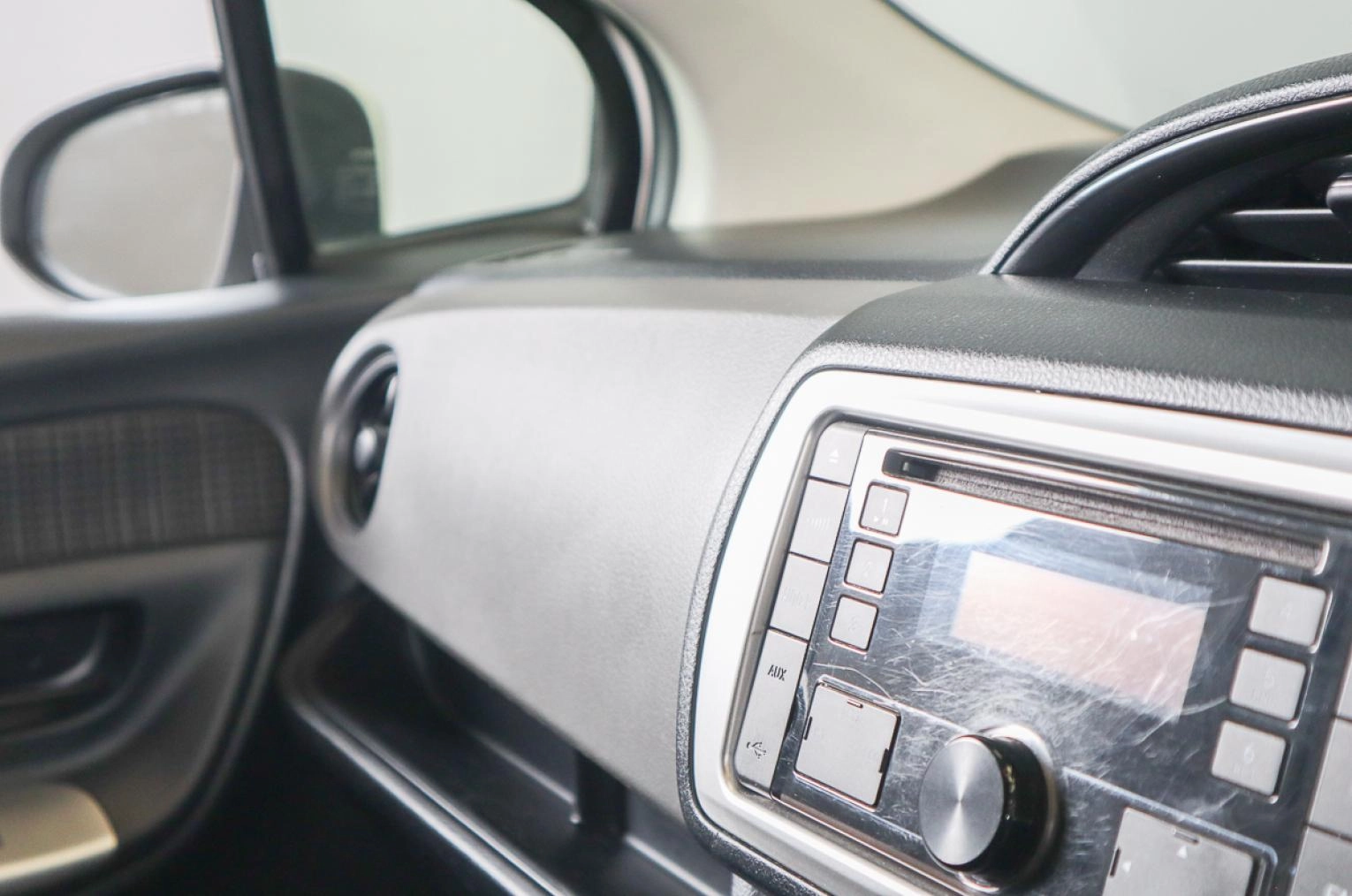 Toyota Vitz 10 из 16