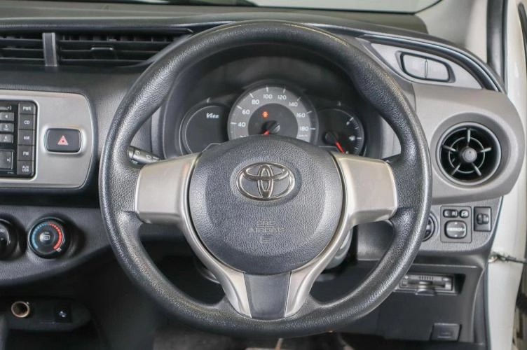 Toyota Vitz 12 из 16