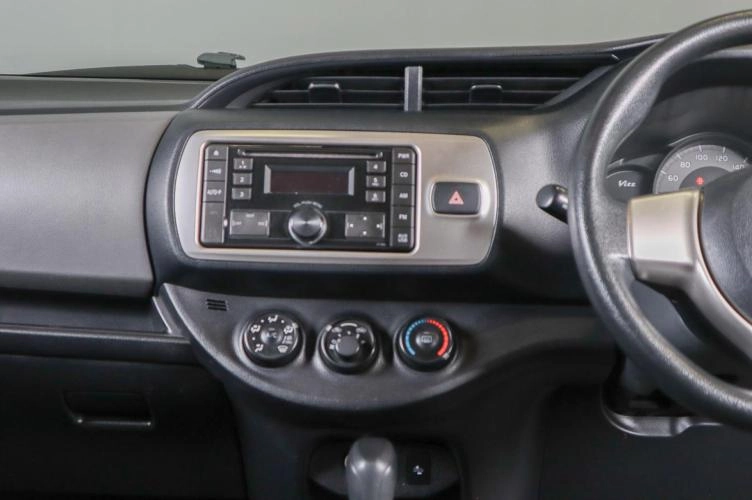 Toyota Vitz 13 из 16