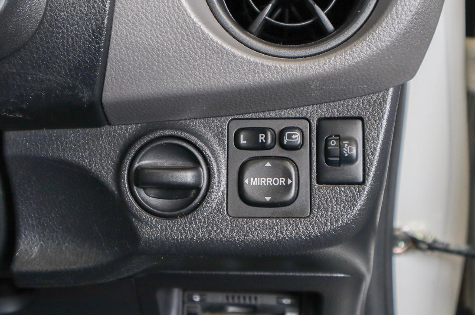 Toyota Vitz 8 из 16