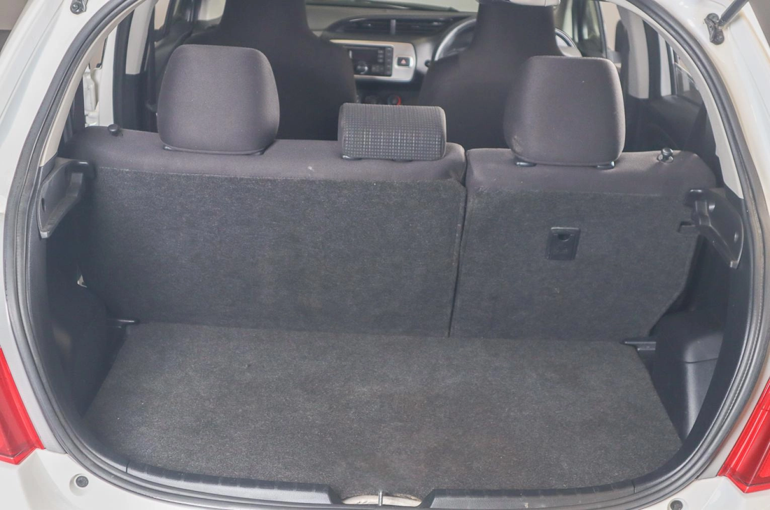 Toyota Vitz 16 из 16