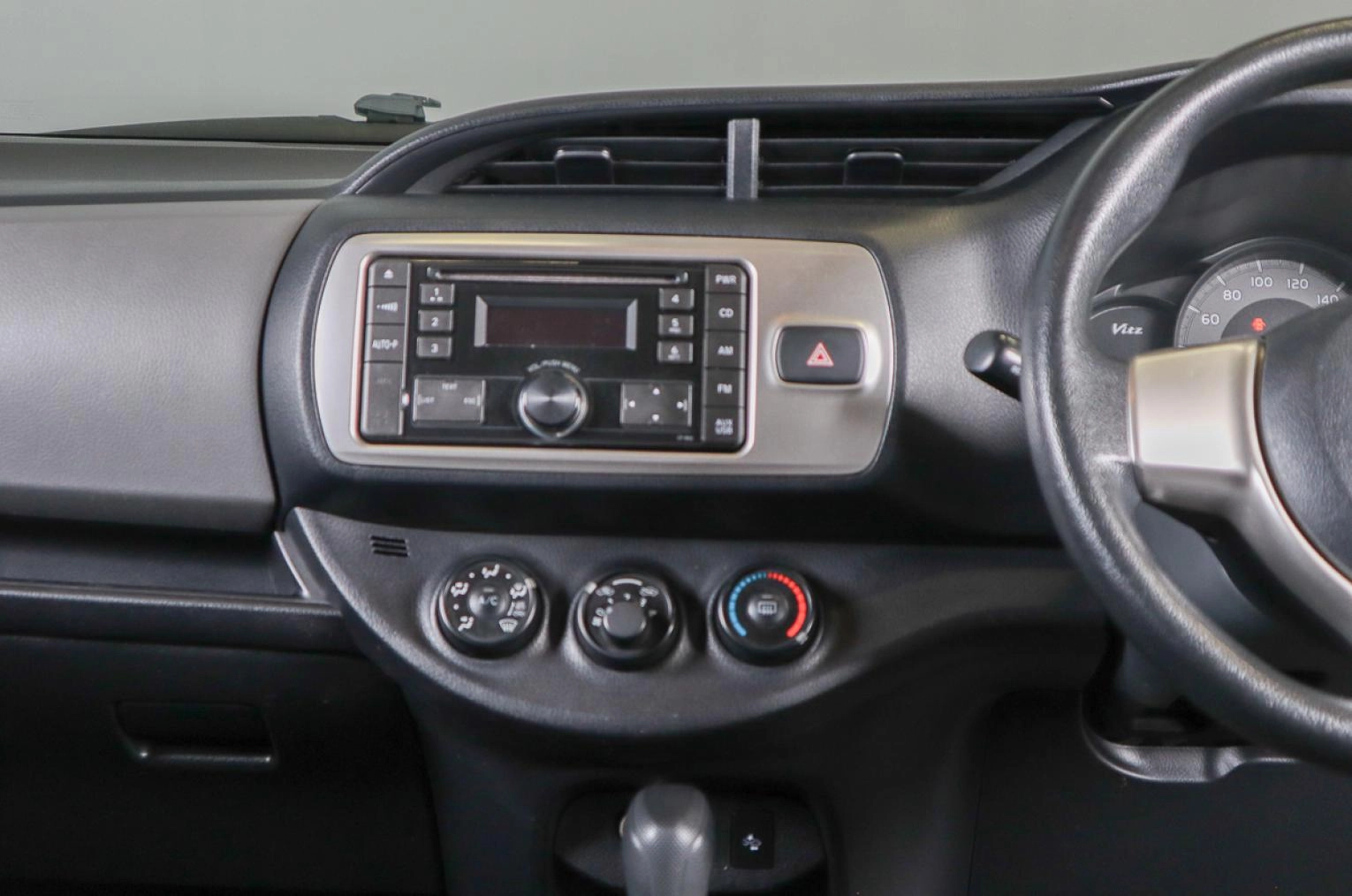 Toyota Vitz 13 из 16