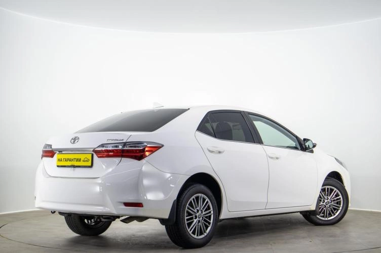 Toyota Corolla 4 из 5