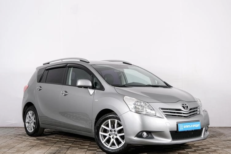 Toyota Verso 2010 года