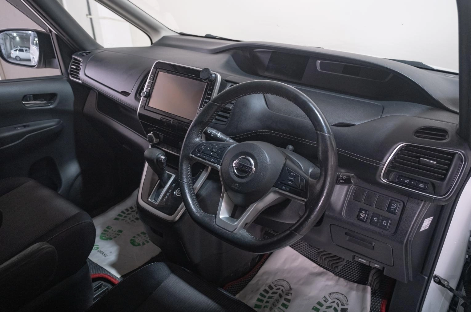 Nissan Serena 7 из 25