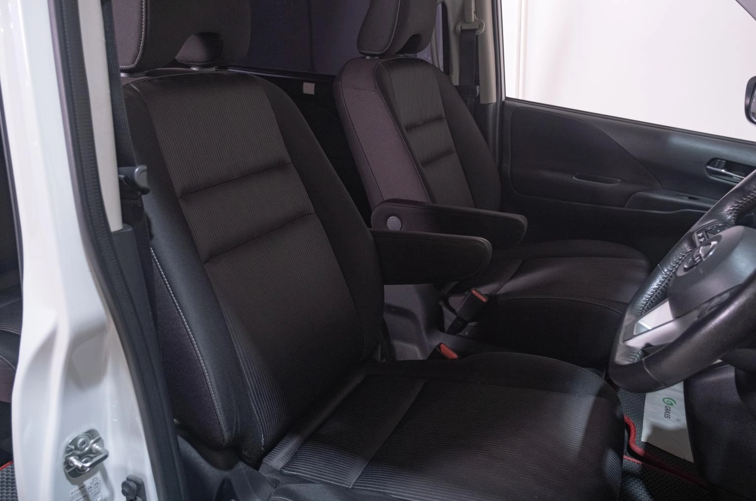 Nissan Serena 21 из 25