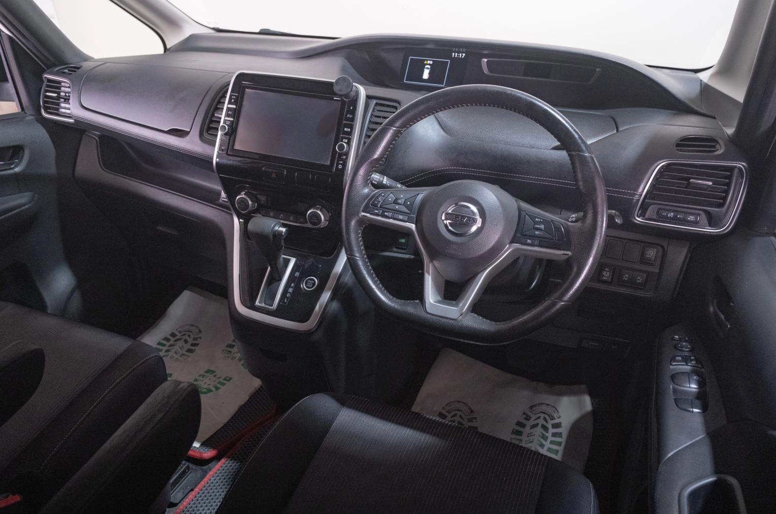 Nissan Serena 8 из 25