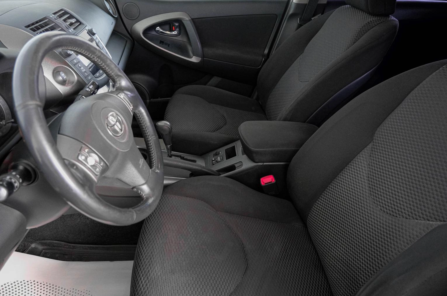 Toyota RAV4 8 из 23