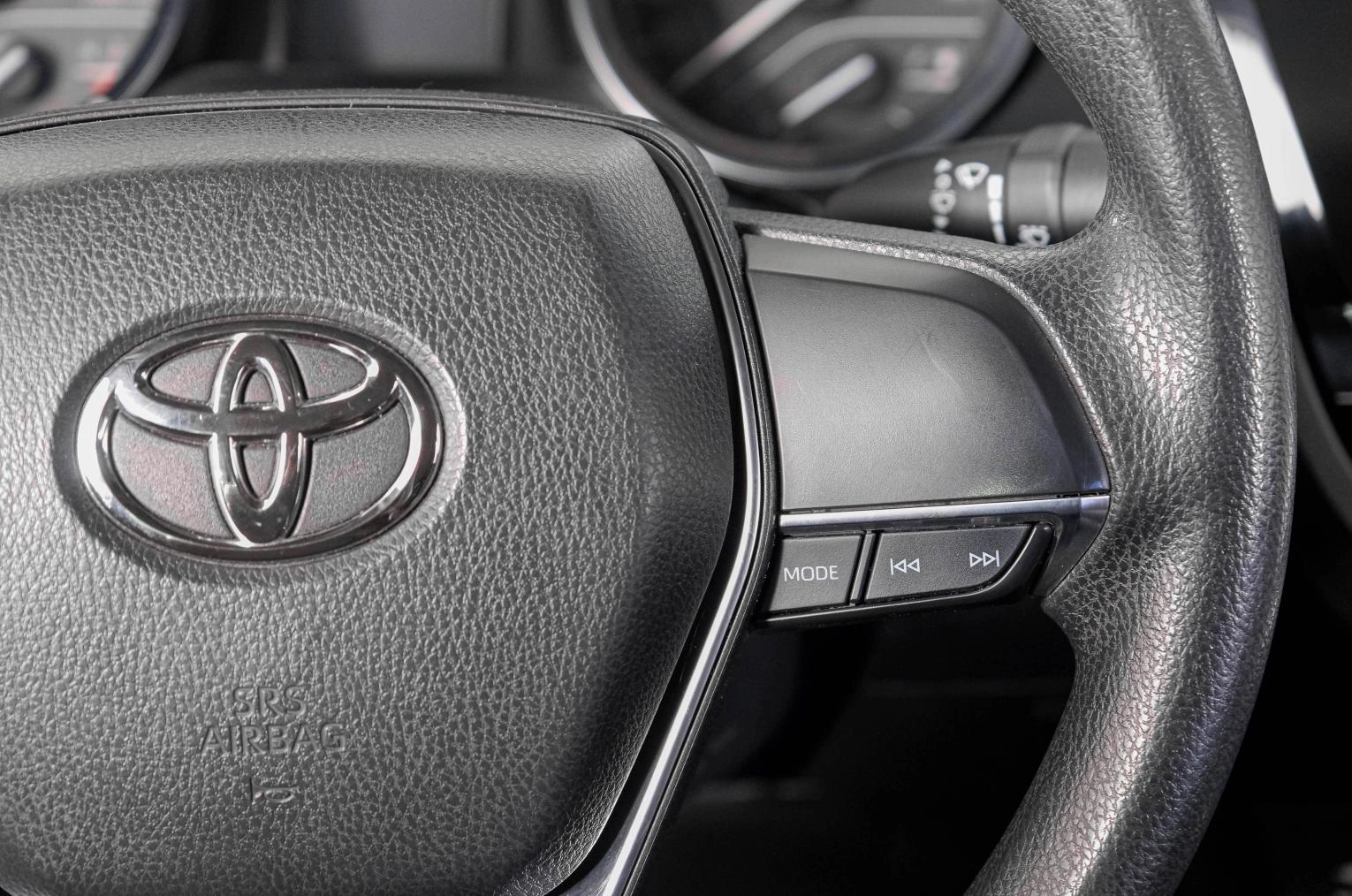 Toyota Camry 17 из 23