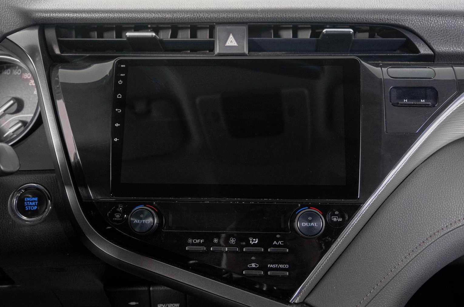 Toyota Camry 18 из 23