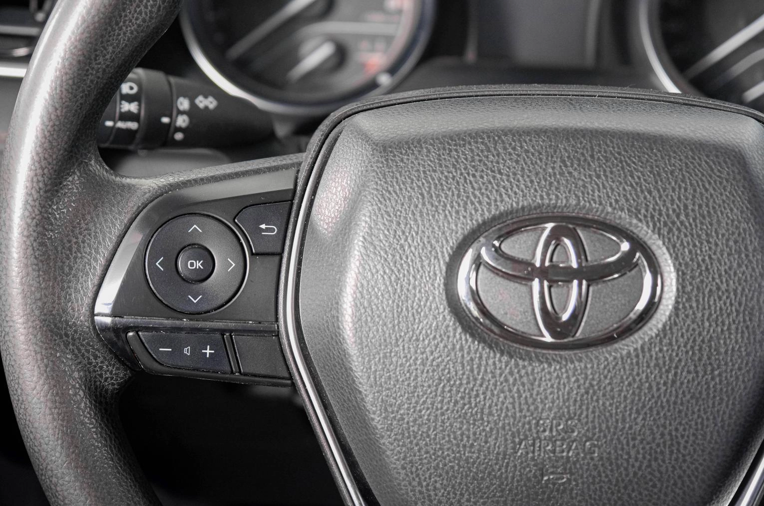 Toyota Camry 16 из 23