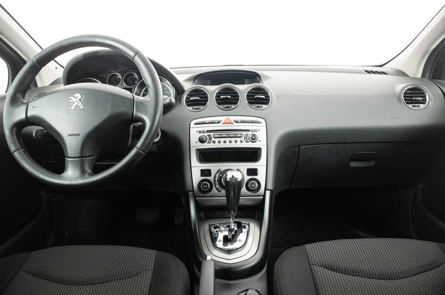 Peugeot 408 13 из 21