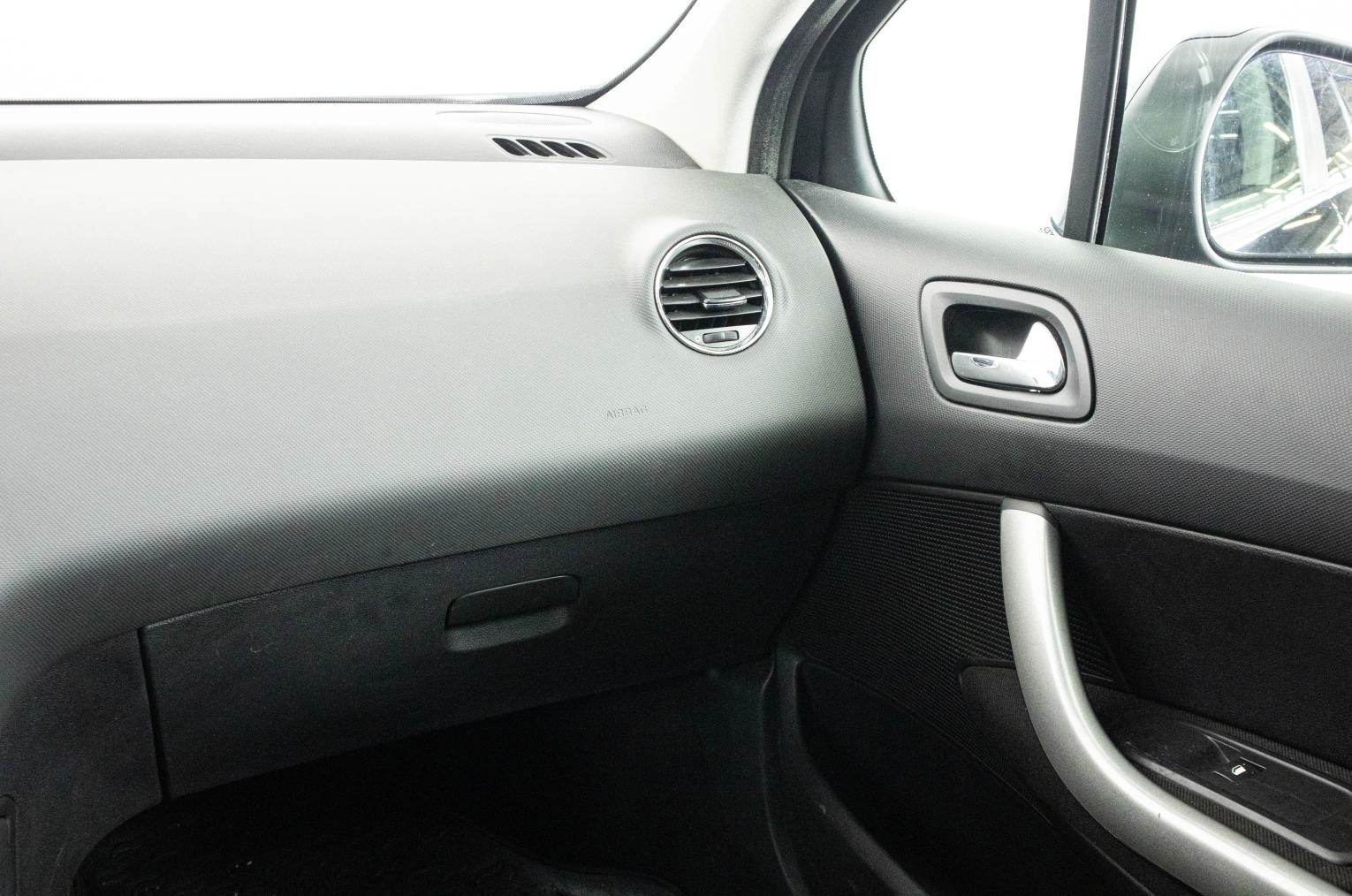 Peugeot 408 14 из 21