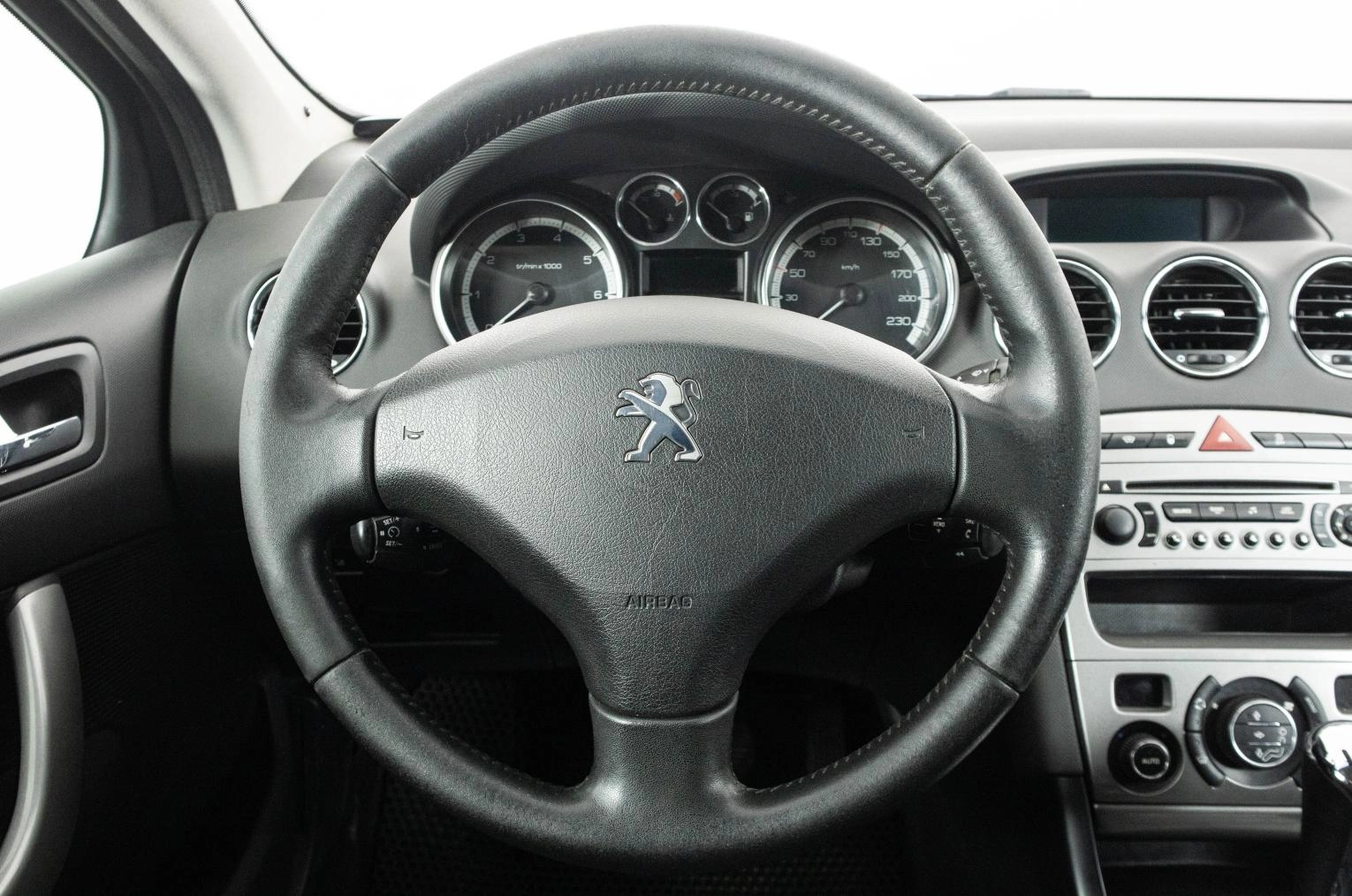 Peugeot 408 15 из 21