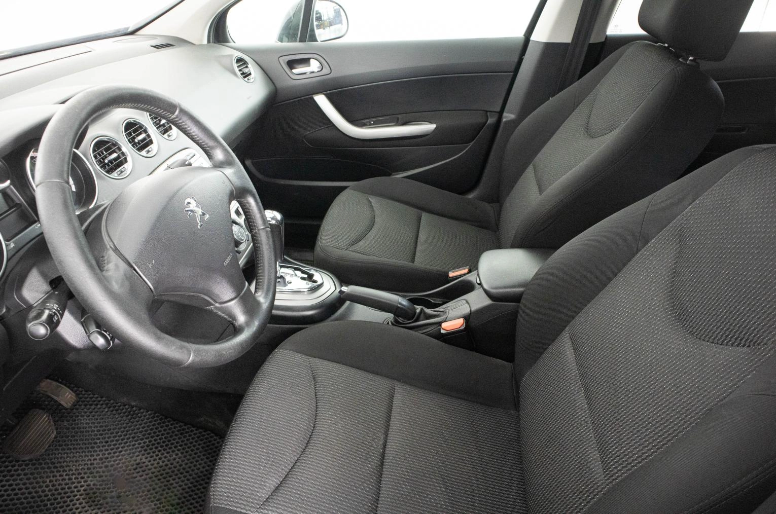 Peugeot 408 8 из 21