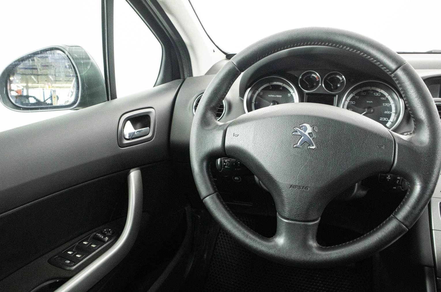 Peugeot 408 12 из 21