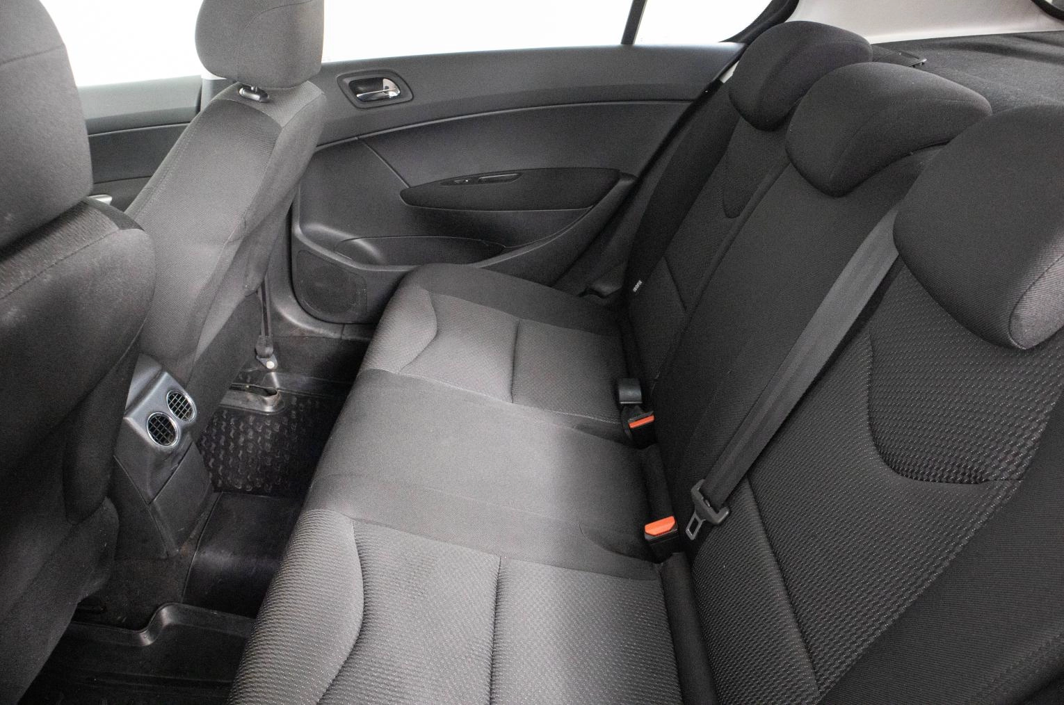 Peugeot 408 9 из 21