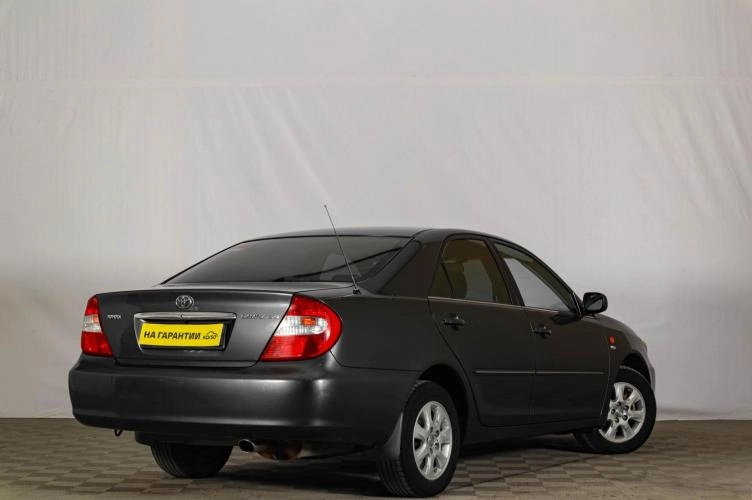 Toyota Camry 4 из 5